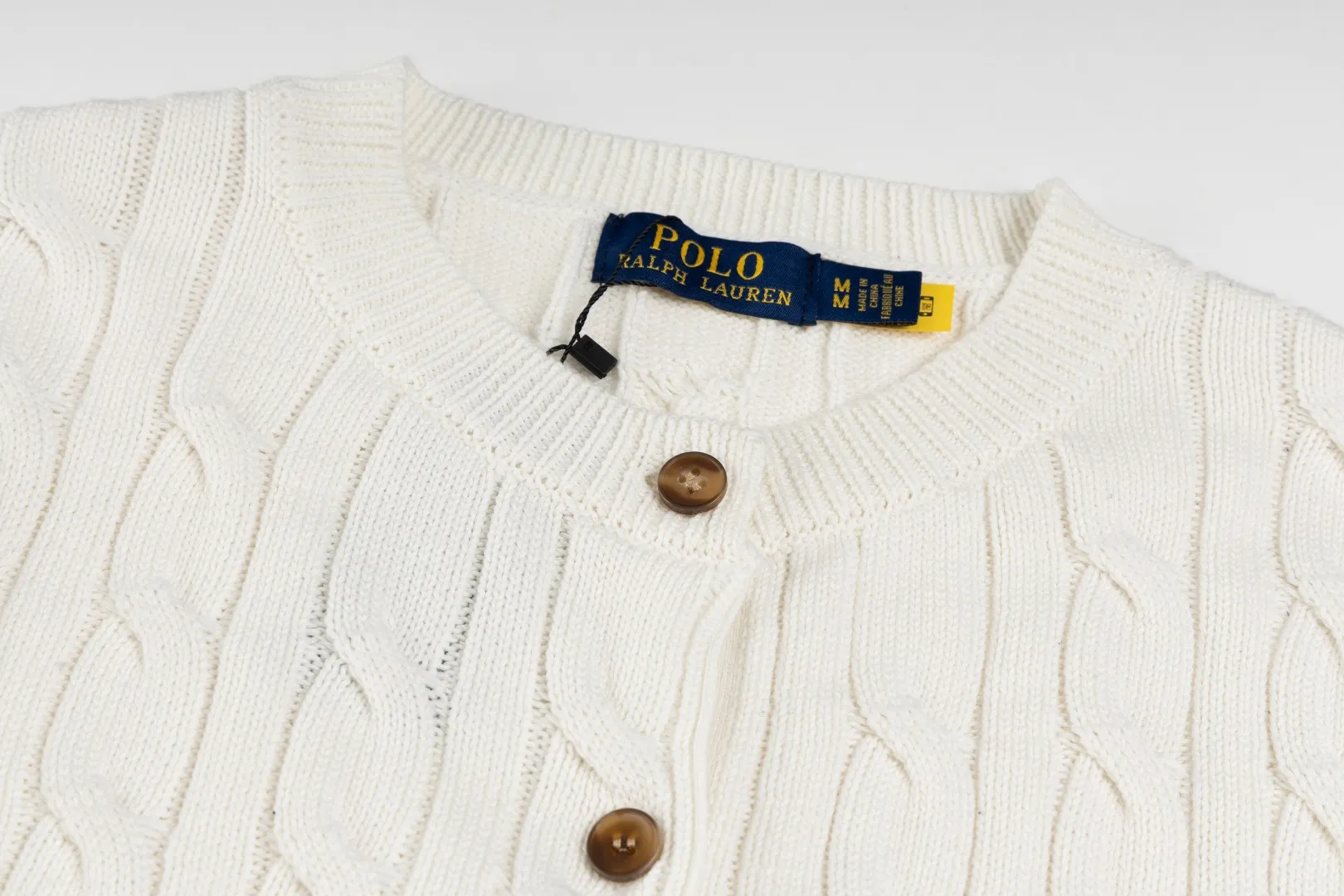P230 #R93 RALPH LAUREN Ralph Lauren twelve colors classic small label embroidery logo seven-button knitted cable cardigan sweater women's top, high-density LOGO embroidery on the chest, original customization of tag accessories. Made of pure cotton yarn, pure cotton is skin-friendly and comfortable, small label war horse embroidered twist button cardigan sweater 🐎 high quality, follow the blogger to learn how to wear it! Let’s buy a Ralph Lauren cable sweater. It’s a super hard-to-find series after it became popular. It’s hard to find one on the official website. It’s simple and practical to wear, with a lazy and loose feel. The thickened fabric has more texture, feels soft and delicate, and has a loose fit. Whether worn alone or layered, you can wear different styles of fashion with just one piece!   Size: